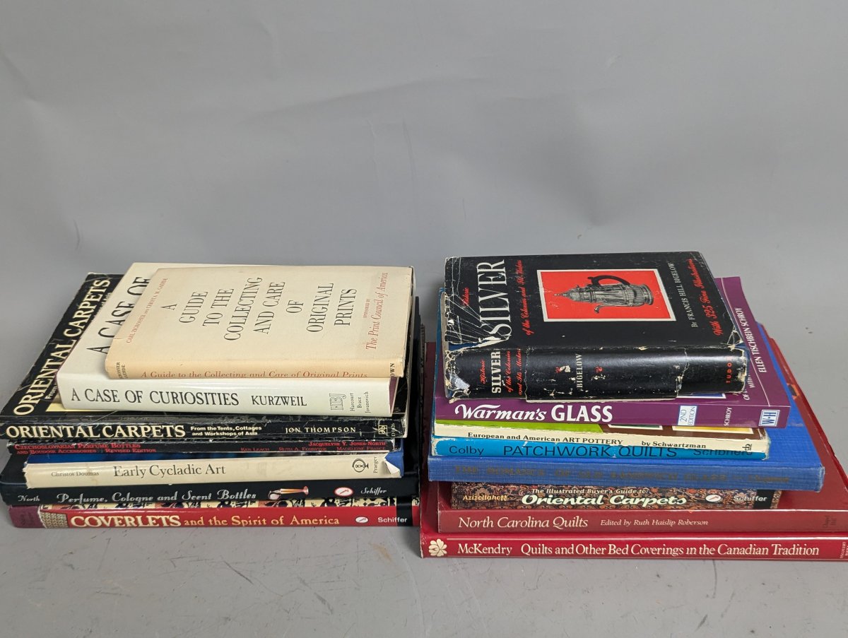 Lot 16 Antique and Collectable Assorted Guides and Books