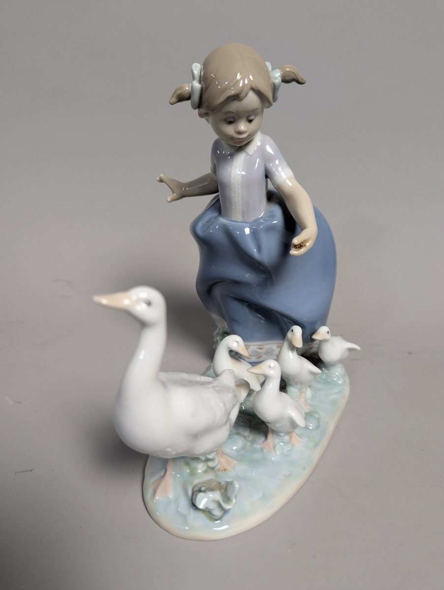Lladro Girl with Geese Porcelain Figurine #5503 by Juan Huerta Excellent Condition