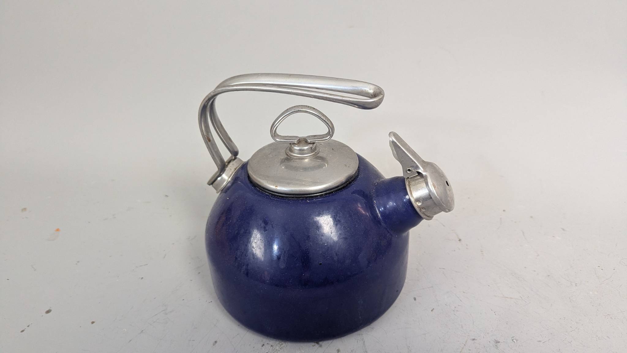 Chantal Classic Enamel-on-Steel Whistling Tea Kettle in Cobalt Blue
