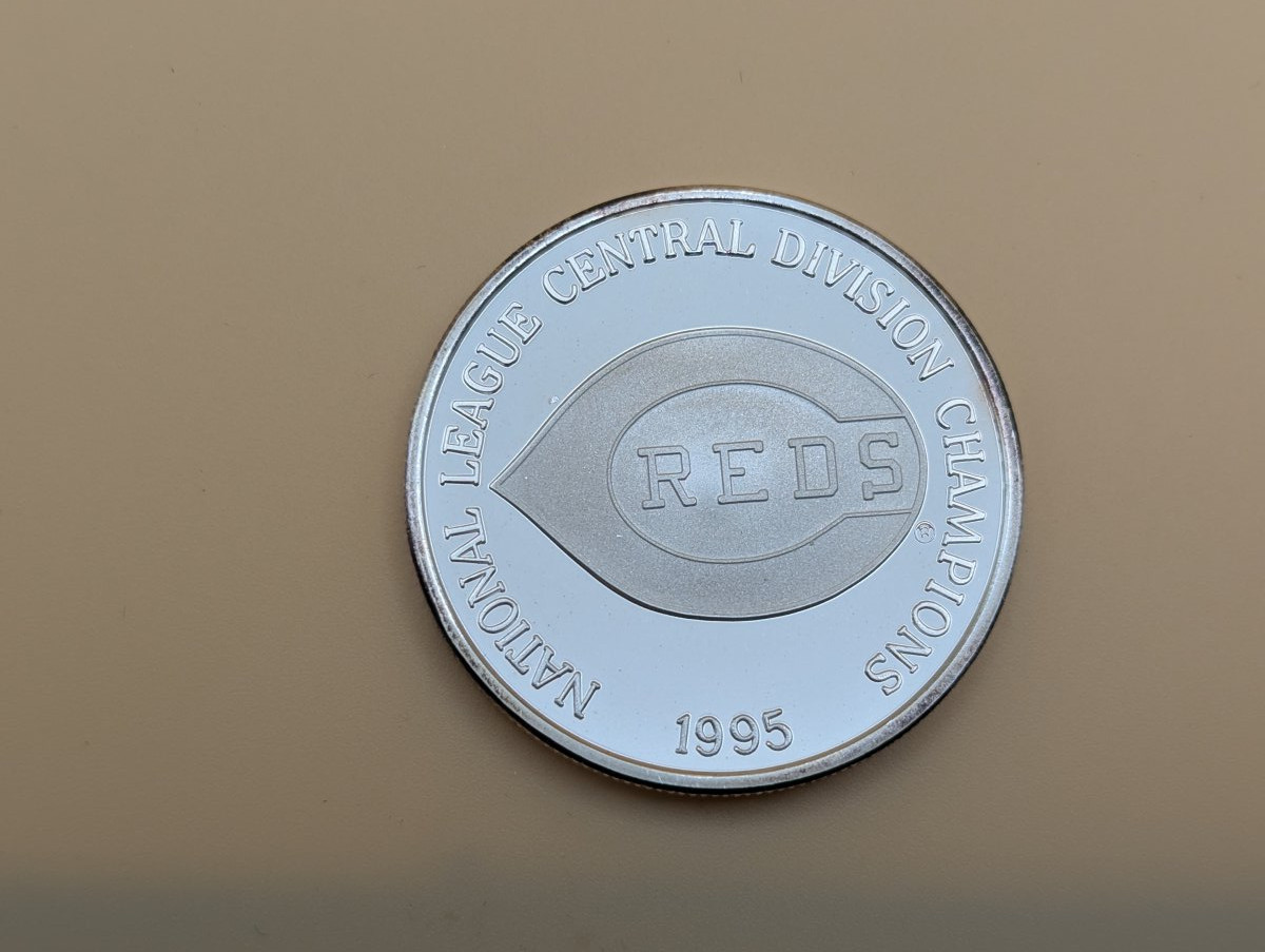 1995 Cincinnati Reds NL Central Division Champions 1 oz .999 Fine Silver Coin Mint