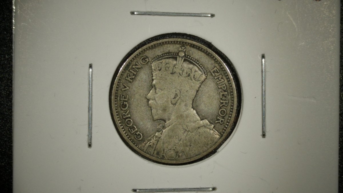 1933 New Zealand Sixpence Coin King George V Huia Bird Very Good Grade