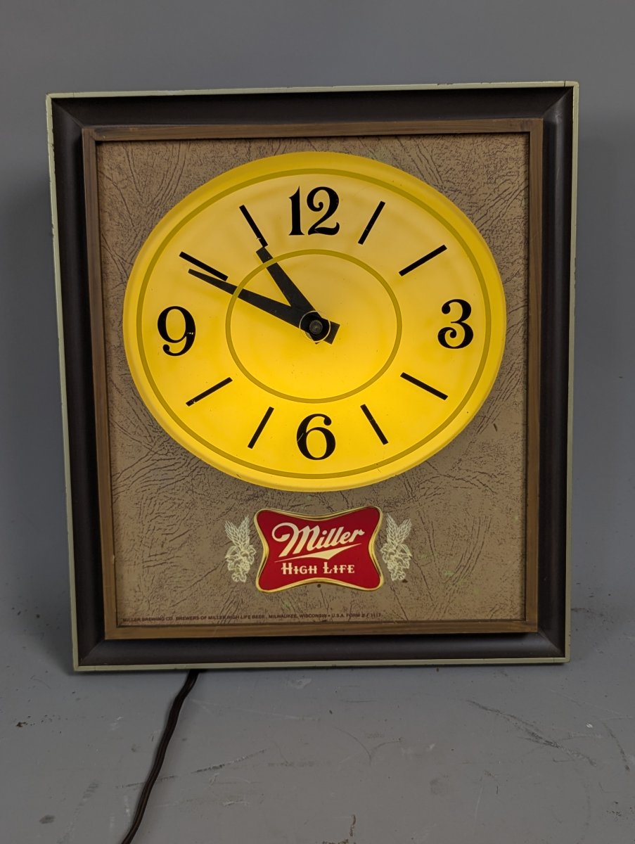 Vintage Miller High Life Lighted Advertising Clock Breweriana Bar Decor 1970s
