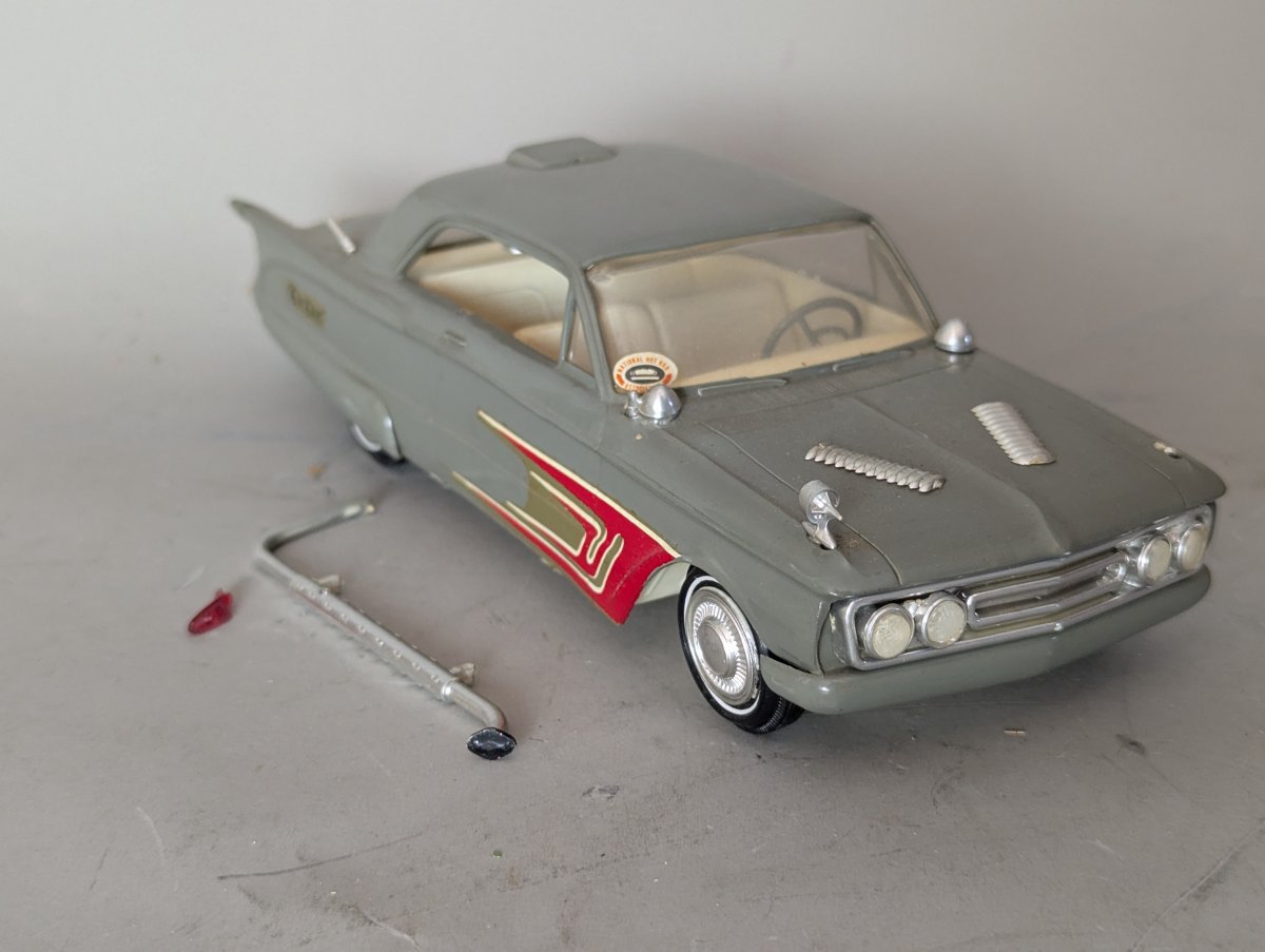 Customized 1960 Ford Starliner Vintage Model Car with Unique Hot Rod Features