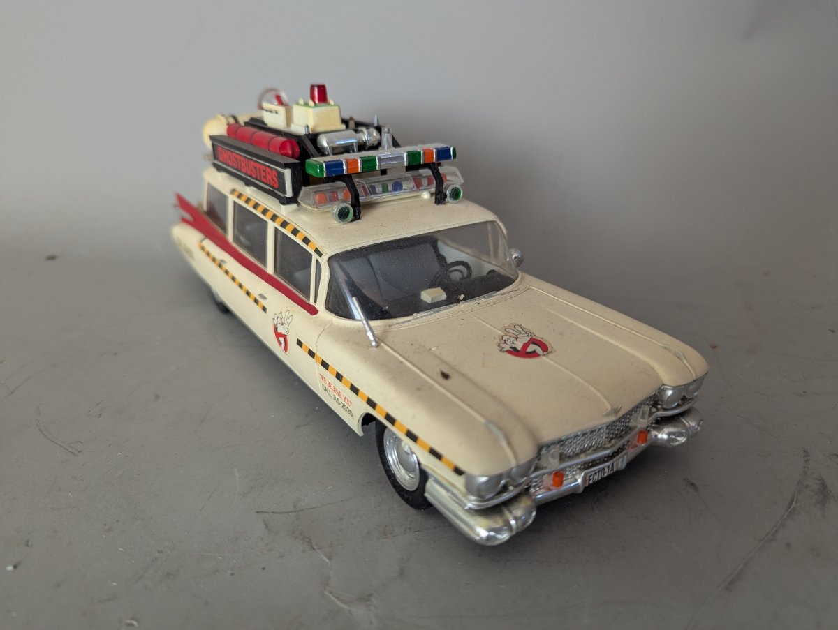 Johnny Lightning Ghostbusters Ecto-1 Die-Cast Model Collectible Car with Loose Mirror
