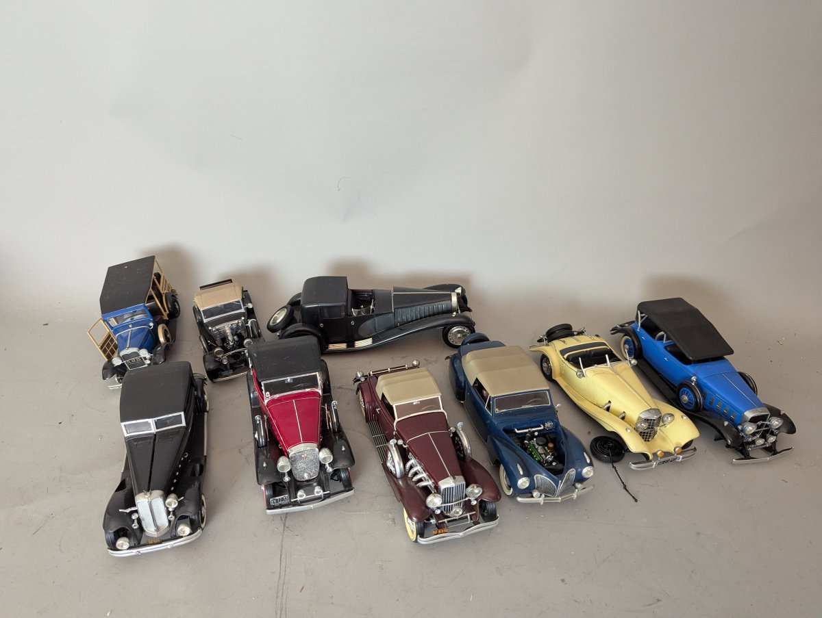 Collection of Vintage Assembled Plastic Model Kits American European Cars Classic Antiques