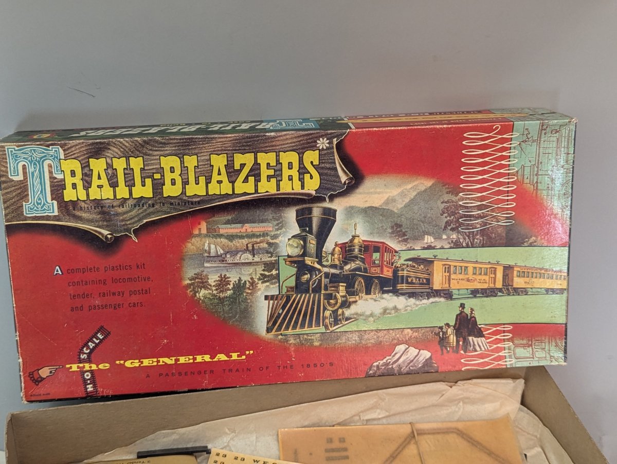 Vintage Trail-Blazers The General H-O Scale Model Train Kit Advance Molding