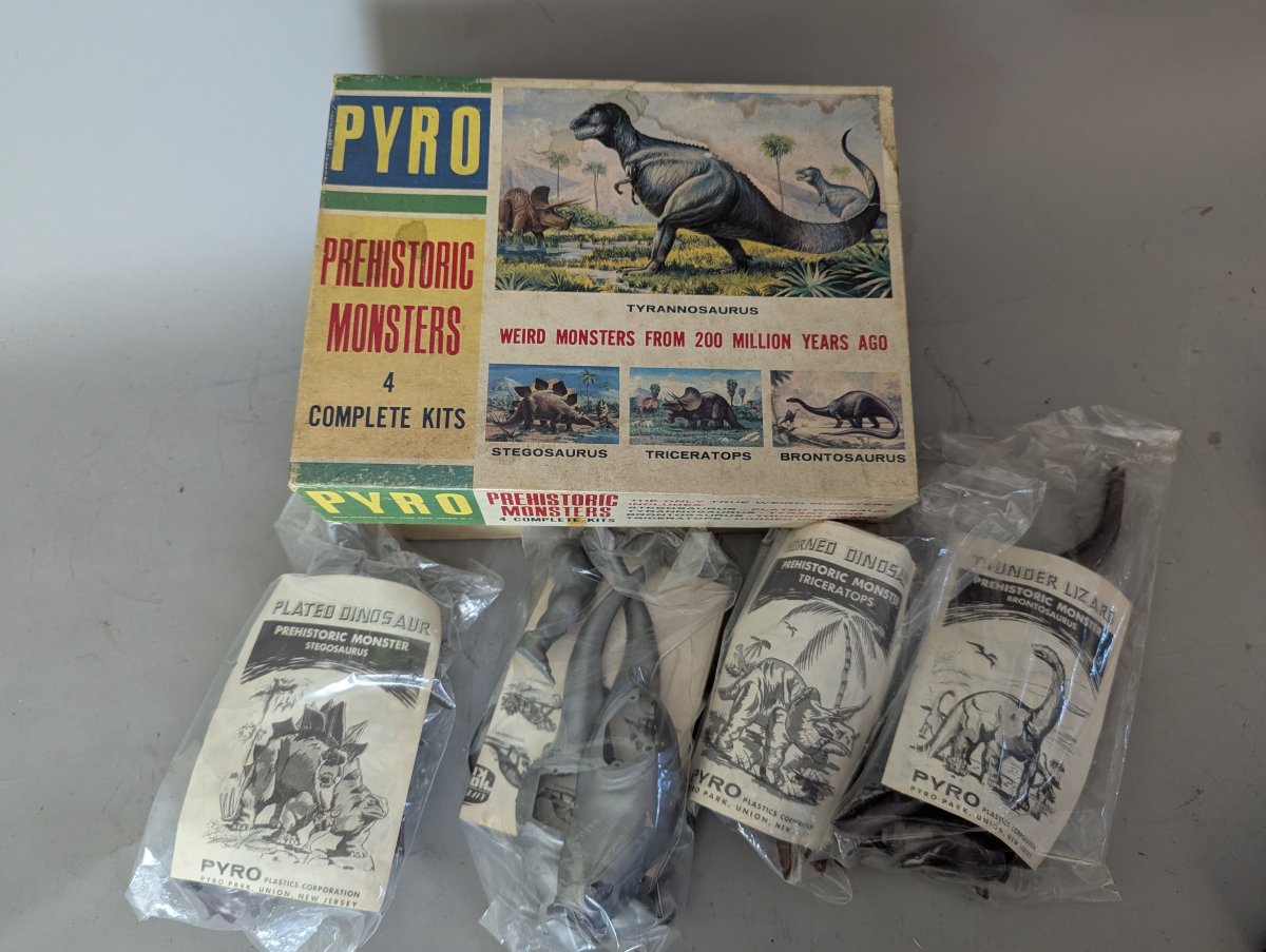 Vintage Pyro Prehistoric Monsters 4 Complete Kits Model Set Dinosaur Collectible
