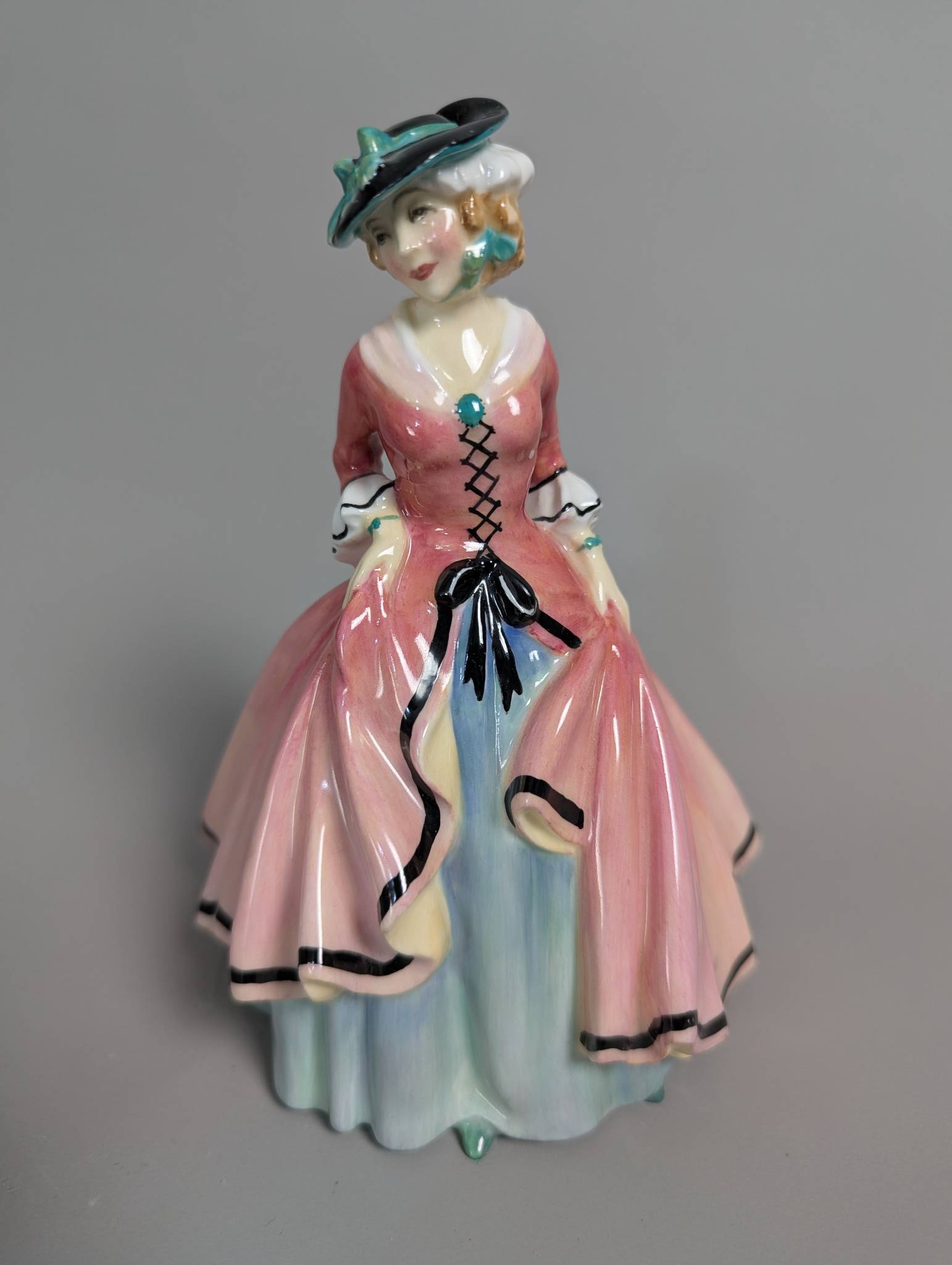 Royal Doulton Figurine HN 1918 Sweet Suzy